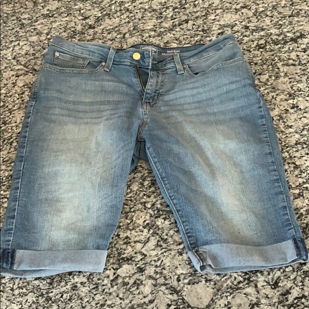 Levi Signature Skinny Shorts